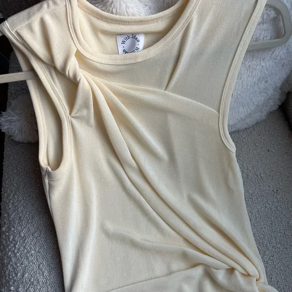 With Jean Dani dress in pearly yellow - Picture 2 of 8